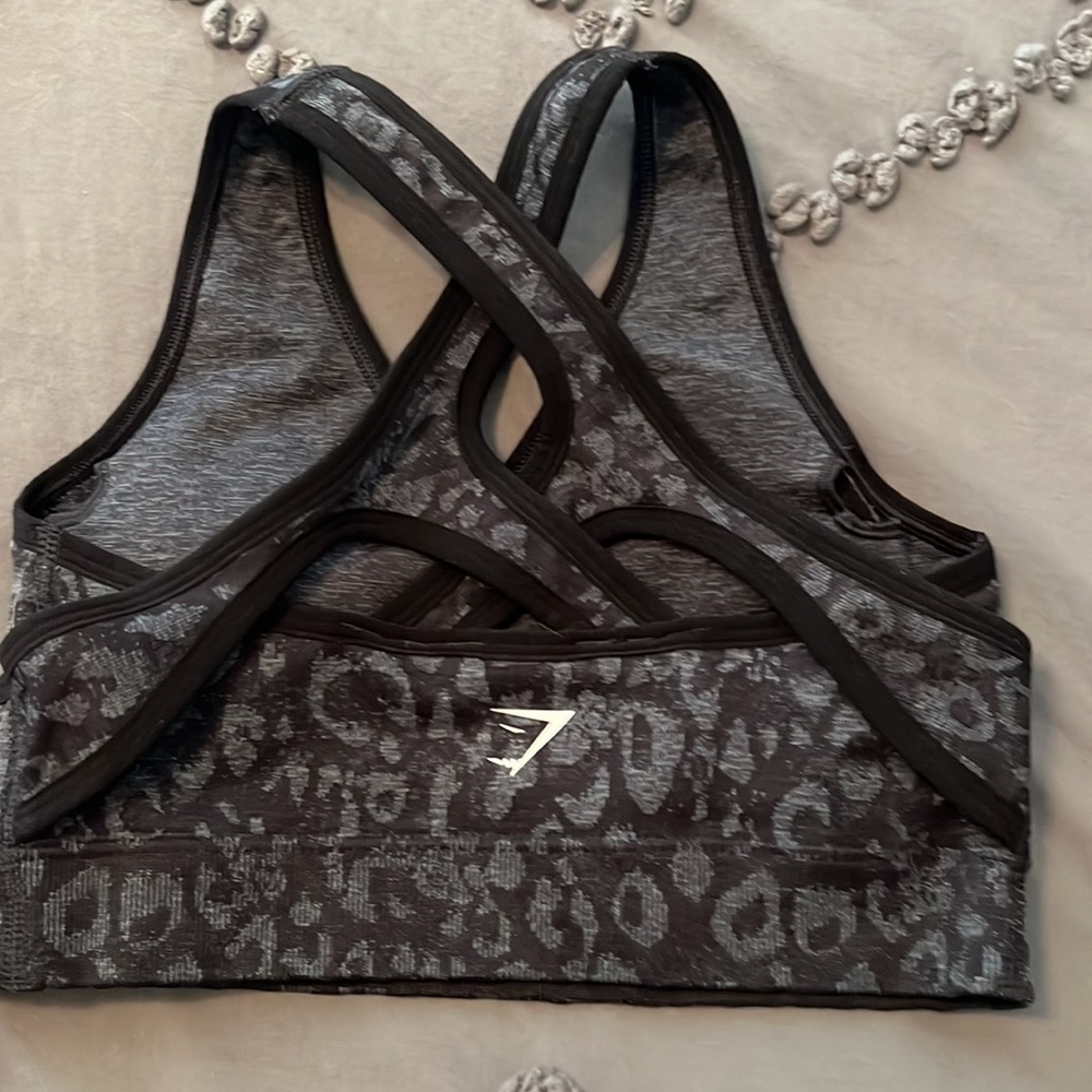 Gymshark shorts bra with pads size small - Picture 2 of 4